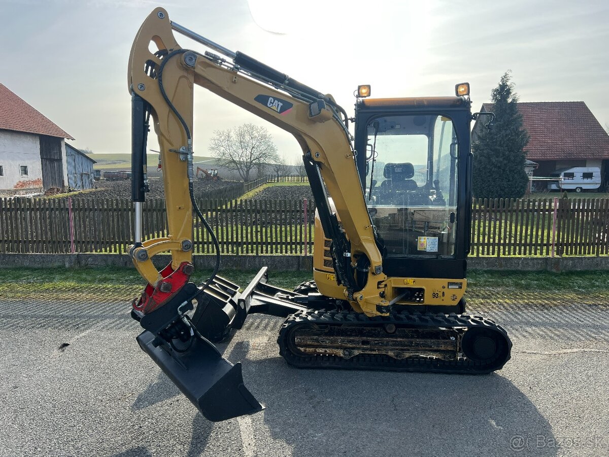 Mini-pelle Caterpillar 302.7D CR avec 3 godets – Image 10