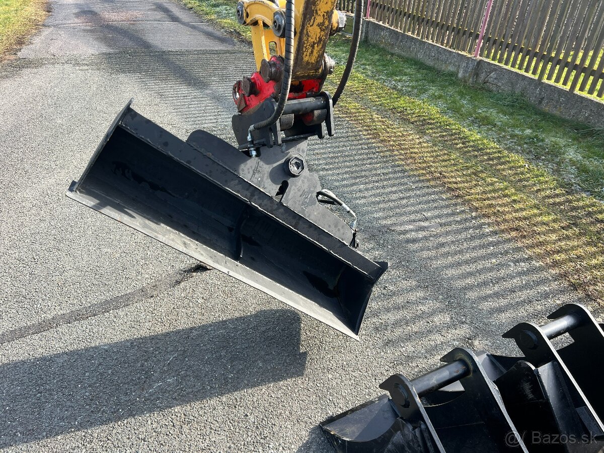 Mini-pelle Caterpillar 302.7D CR avec 3 godets – Image 13