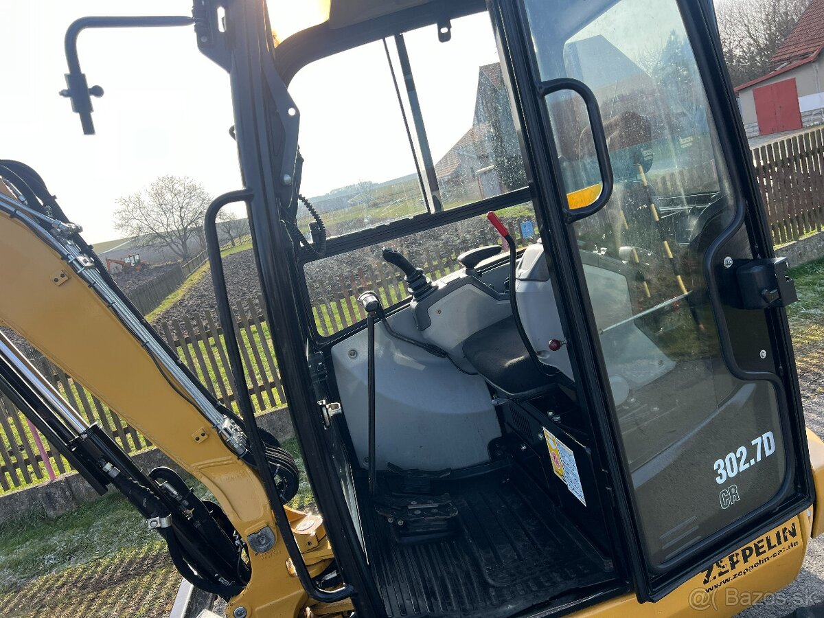 Mini-pelle Caterpillar 302.7D CR avec 3 godets – Image 14