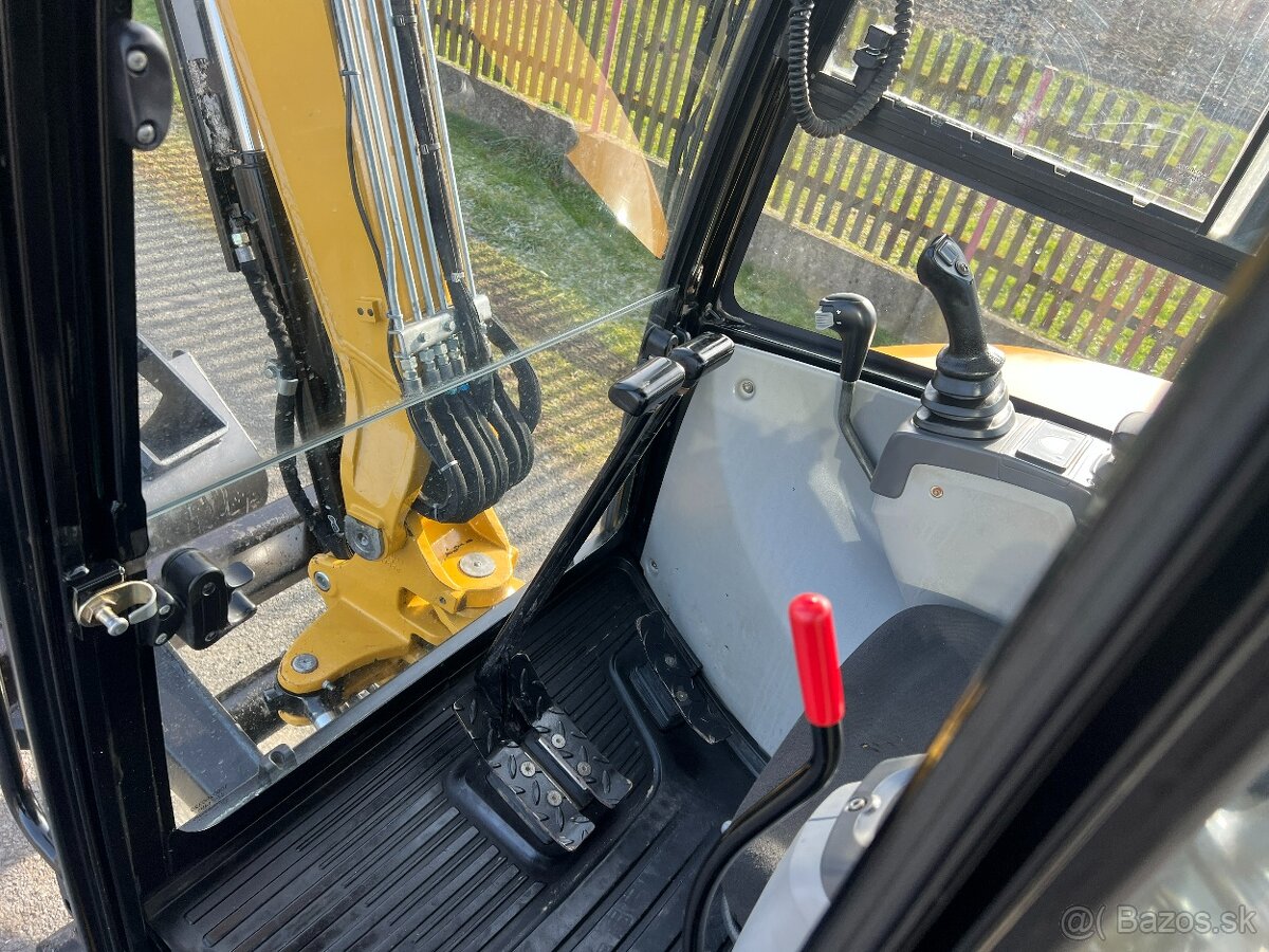 Mini-pelle Caterpillar 302.7D CR avec 3 godets – Image 15