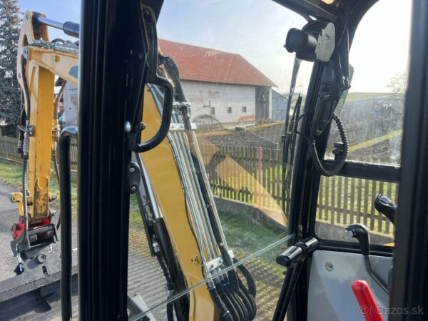 Mini-pelle Caterpillar 302.7D CR avec 3 godets – Image 16