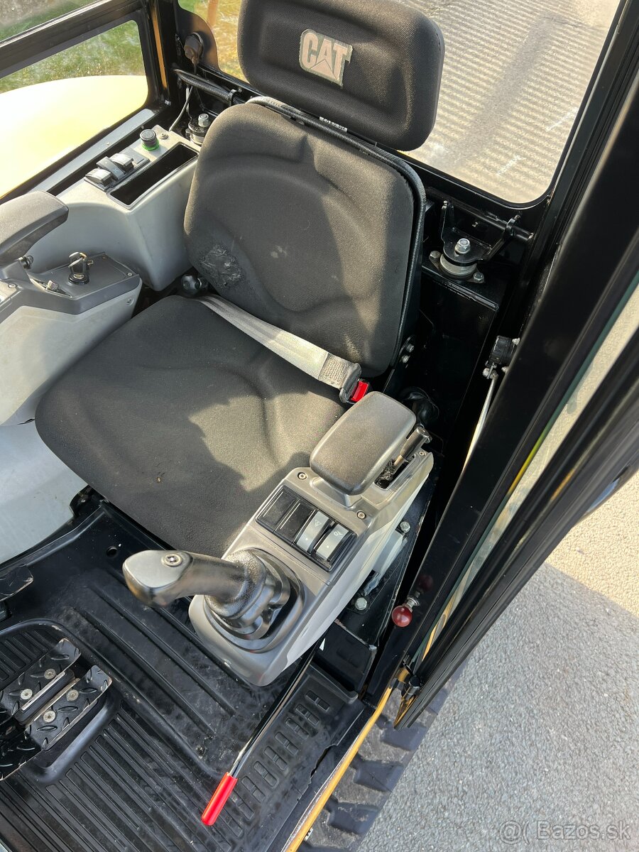 Mini-pelle Caterpillar 302.7D CR avec 3 godets – Image 19