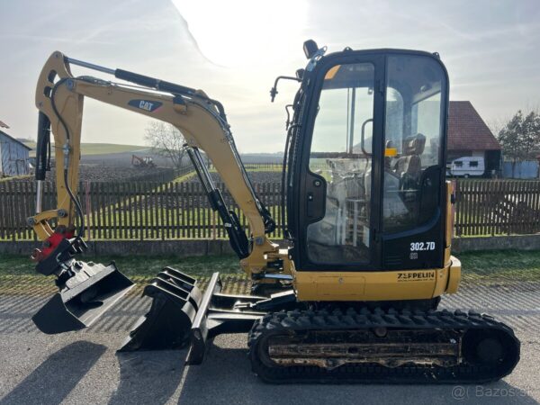 Mini-pelle Caterpillar 302.7D CR avec 3 godets – Image 2