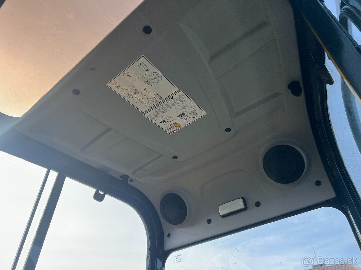 Mini-pelle Caterpillar 302.7D CR avec 3 godets – Image 20