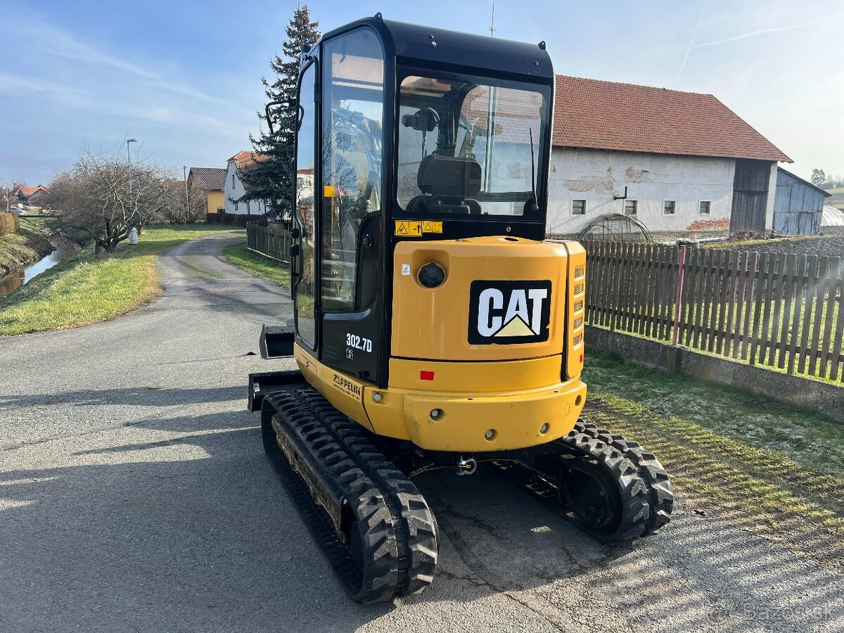 Mini-pelle Caterpillar 302.7D CR avec 3 godets – Image 3