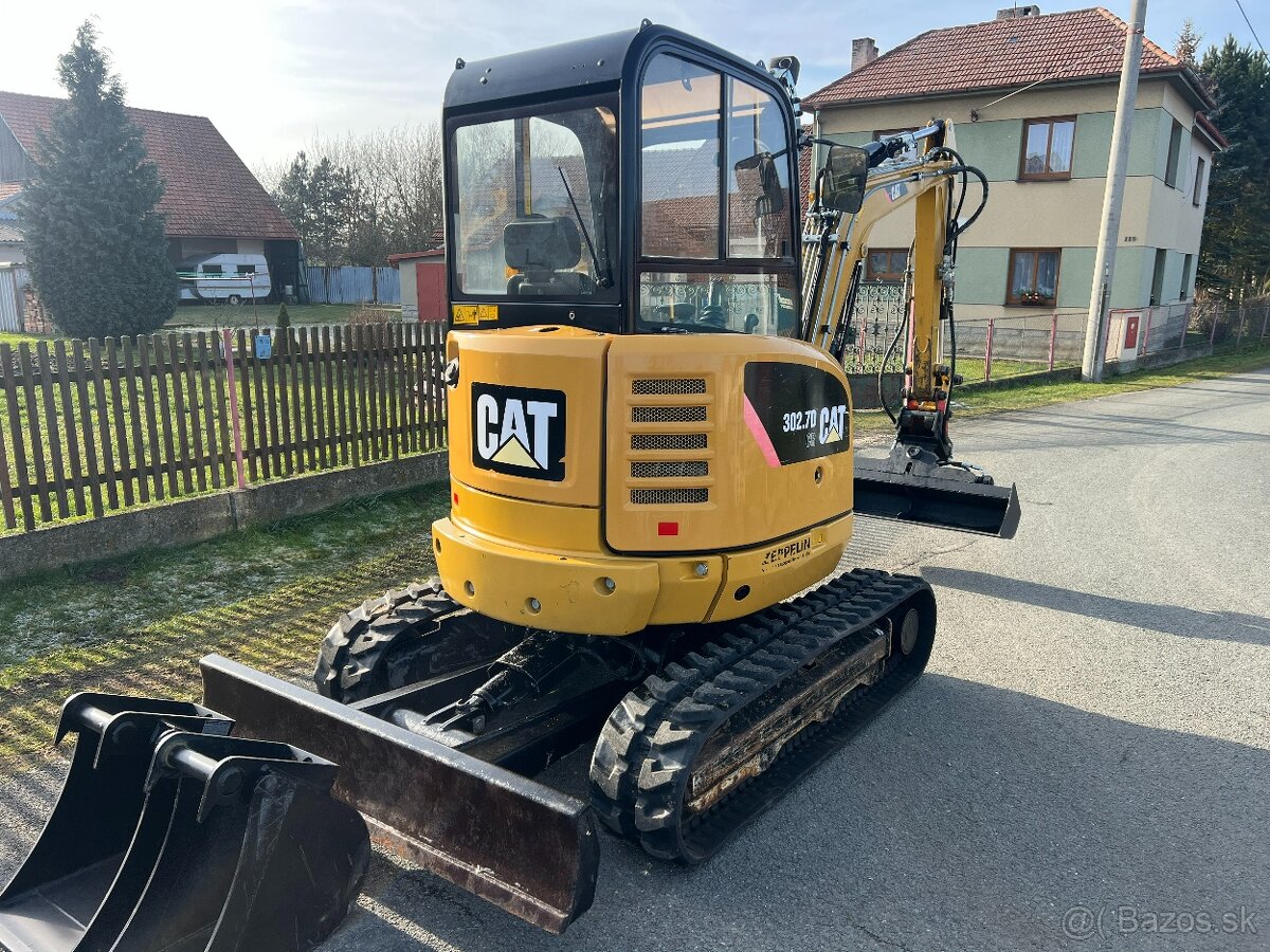Mini-pelle Caterpillar 302.7D CR avec 3 godets – Image 4
