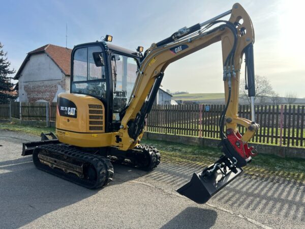 Mini-pelle Caterpillar 302.7D CR avec 3 godets – Image 6