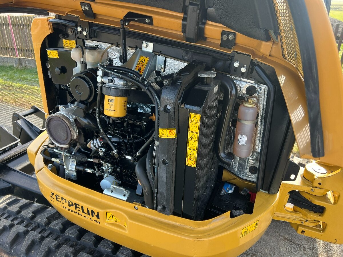 Mini-pelle Caterpillar 302.7D CR avec 3 godets – Image 7