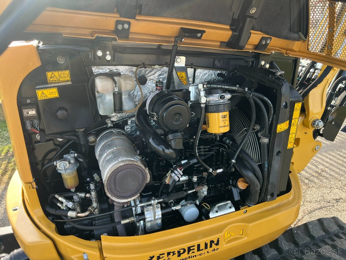 Mini-pelle Caterpillar 302.7D CR avec 3 godets – Image 8