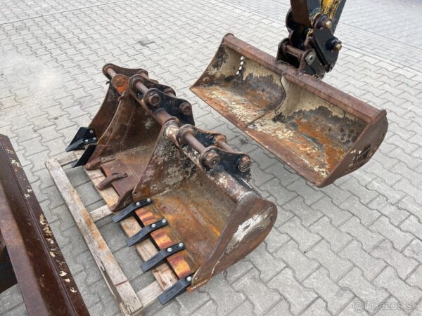 Mini pelle Yanmar VIO 25-4 avec 3 godets – Image 11