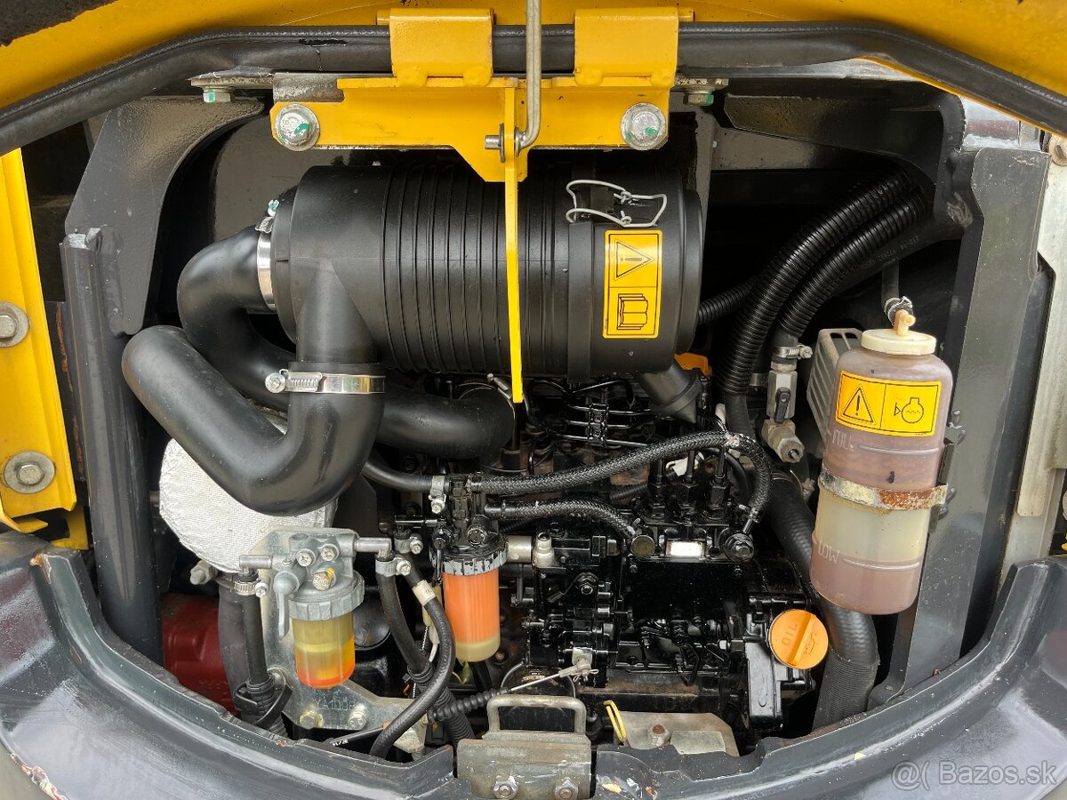 Mini pelle Yanmar VIO 25-4 avec 3 godets – Image 13