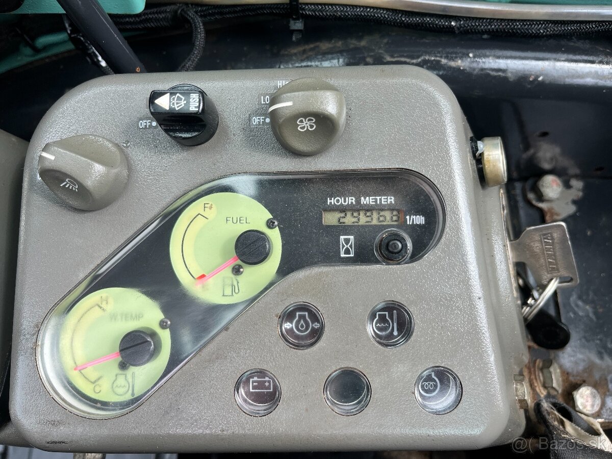 Mini pelle Yanmar VIO 25-4 avec 3 godets – Image 17