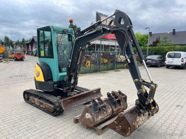 Mini pelle Yanmar VIO 25-4 avec 3 godets – Image 2