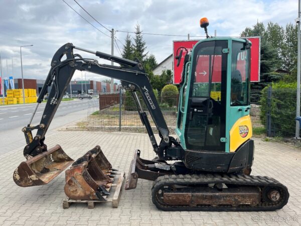Mini pelle Yanmar VIO 25-4 avec 3 godets – Image 4