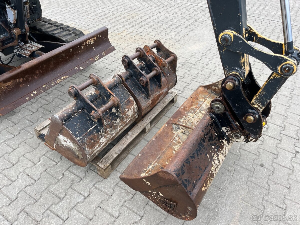 Mini pelle Yanmar VIO 25-4 avec 3 godets – Image 9