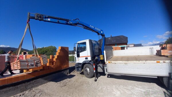 Camion Iveco EuroCargo avec Bras Hydrauliques – Image 11