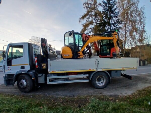 Camion Iveco EuroCargo avec Bras Hydrauliques