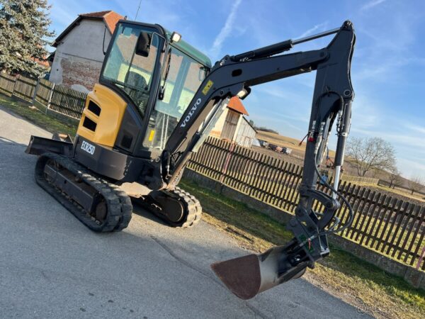 Mini pelle Volvo ECR25D + 3 godets – Image 4