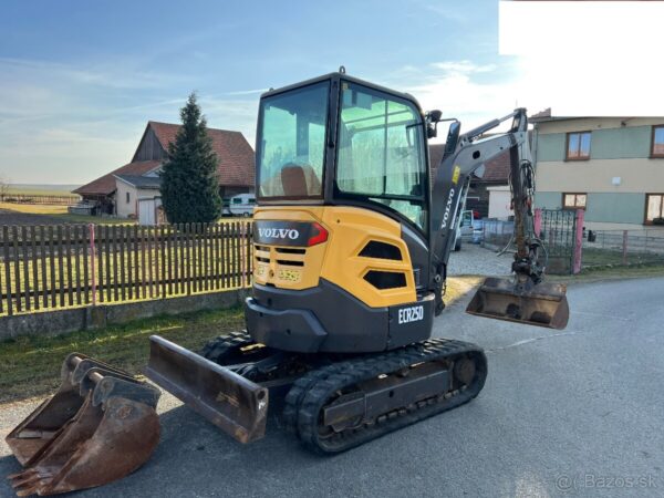 Mini pelle Volvo ECR25D + 3 godets – Image 7