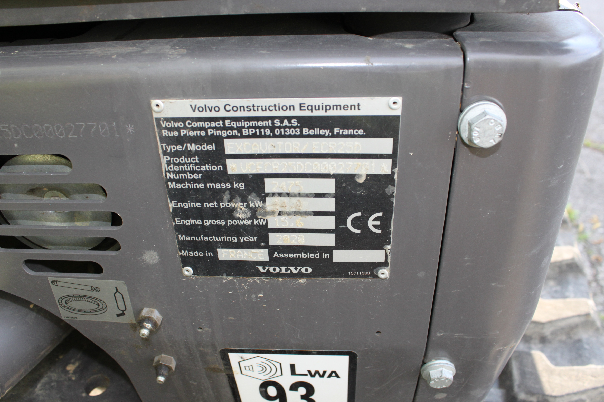 Mini pelle Volvo ECR 25D avec Engcon et remorque – Image 11