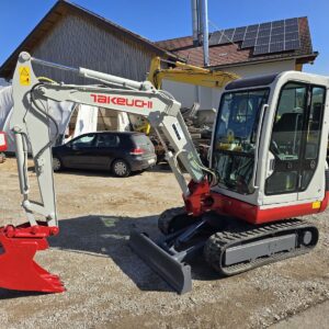Mini pelle Takeuchi TB 125 avec 3 godets