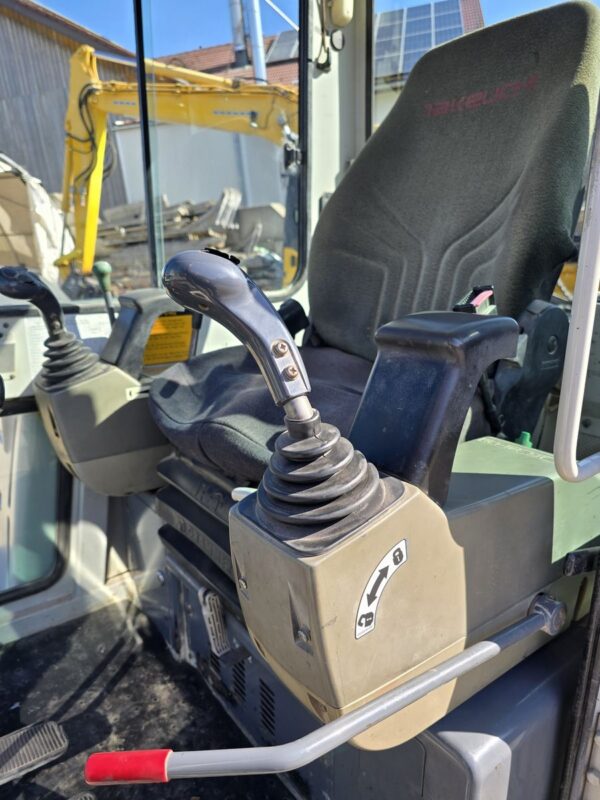Mini pelle Takeuchi TB 125 avec 3 godets – Image 4