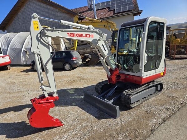 Mini pelle Takeuchi TB 125 avec 3 godets – Image 6