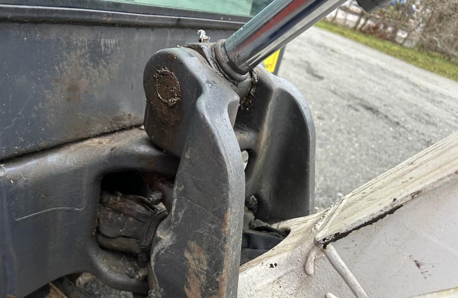 Mini pelle Bobcat E16 avec 4 godets – Image 2