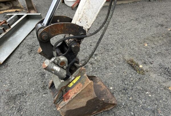 Mini pelle Bobcat E16 avec 3 godets – Image 5