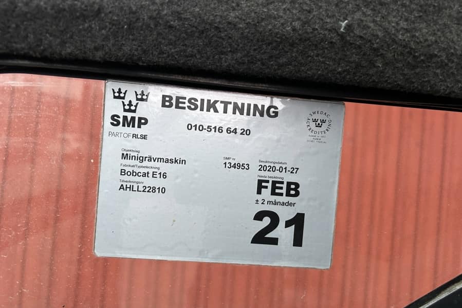 Mini pelle Bobcat E16 avec 4 godets – Image 9