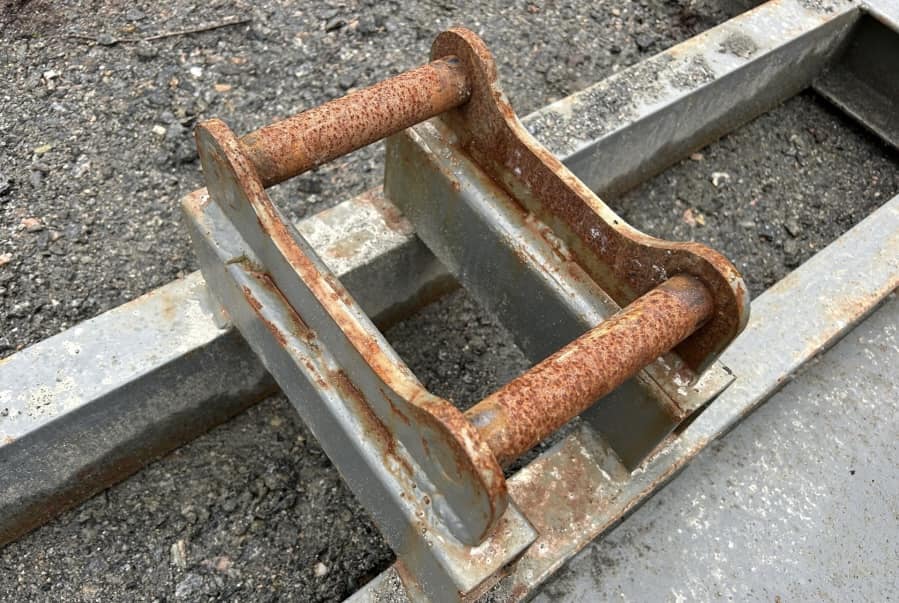 Mini pelle Bobcat E16 avec 4 godets – Image 11