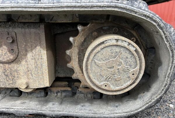 Mini pelle Bobcat E16 avec 3 godets – Image 13