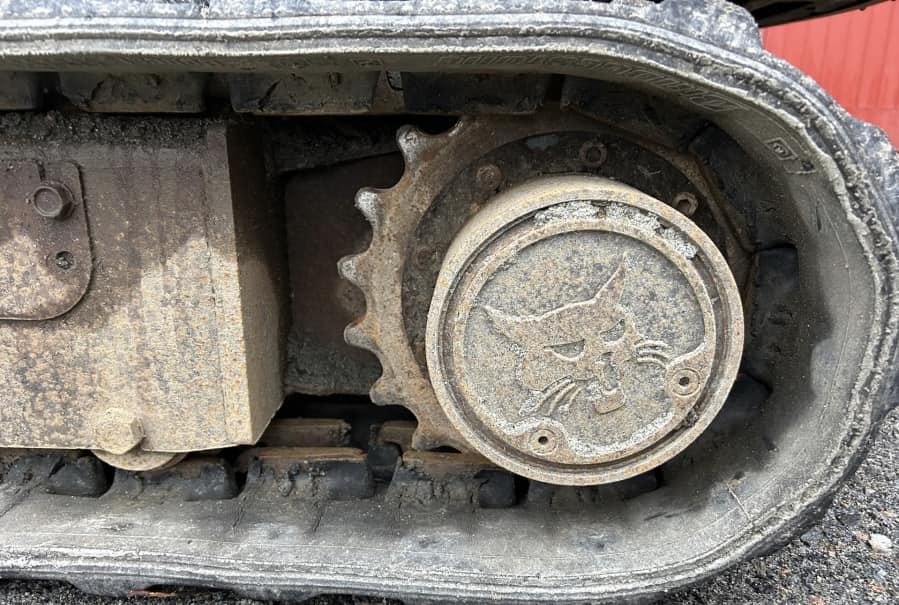 Mini pelle Bobcat E16 avec 4 godets – Image 13