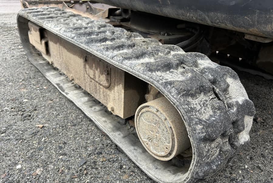 Mini pelle Bobcat E16 avec 4 godets – Image 17