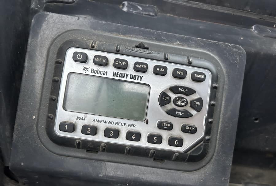 Mini pelle Bobcat E16 avec 4 godets – Image 18