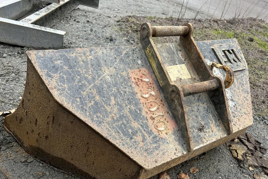 Mini pelle Bobcat E16 avec 4 godets – Image 22