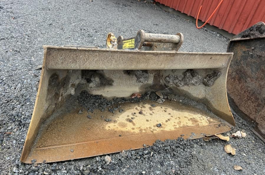 Mini pelle Bobcat E16 avec 4 godets – Image 25