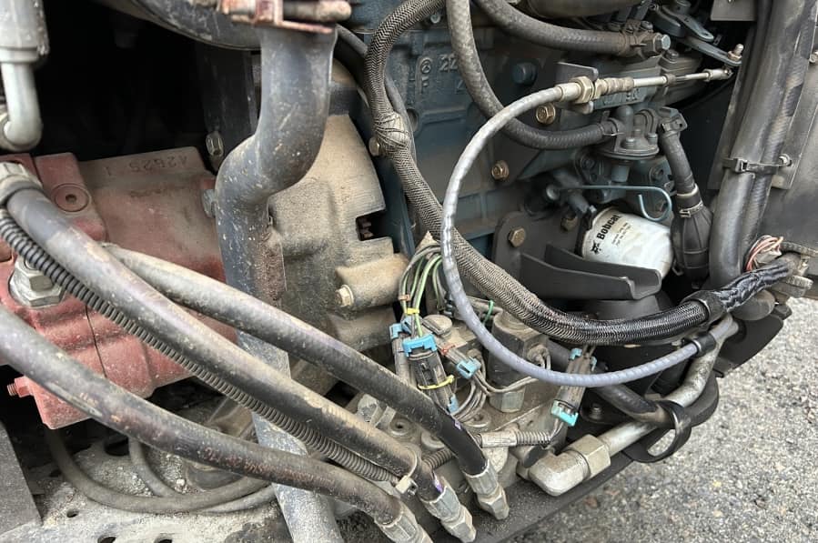 Mini pelle Bobcat E16 avec 4 godets – Image 28