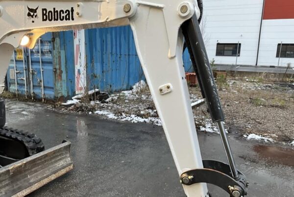 Mini pelle Bobcat E26 avec 3 godets – Image 14