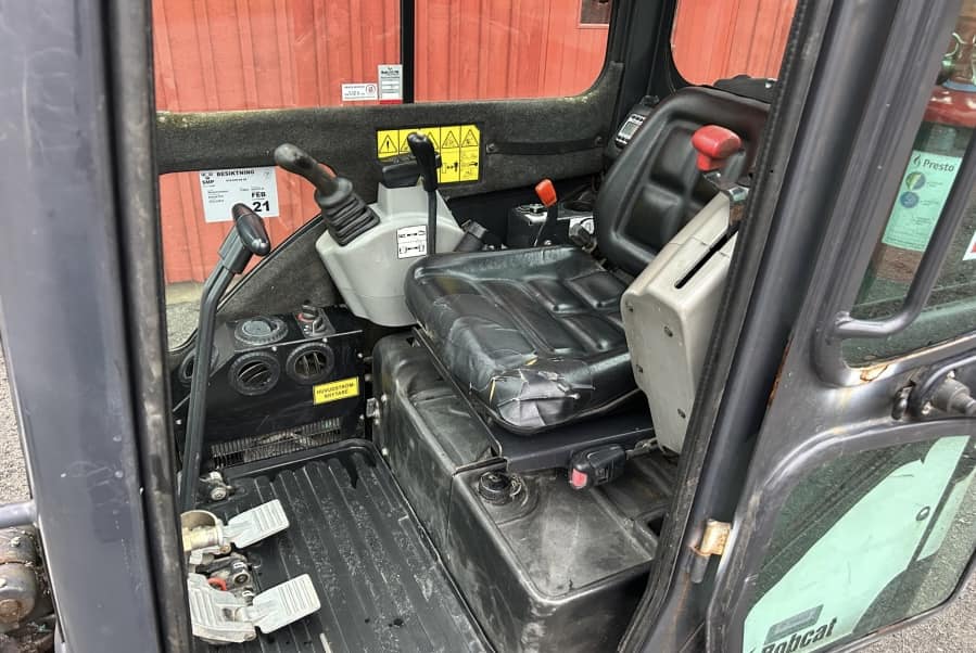 Mini pelle Bobcat E16 avec 4 godets – Image 33