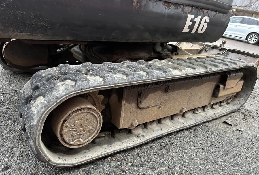 Mini pelle Bobcat E16 avec 4 godets – Image 34