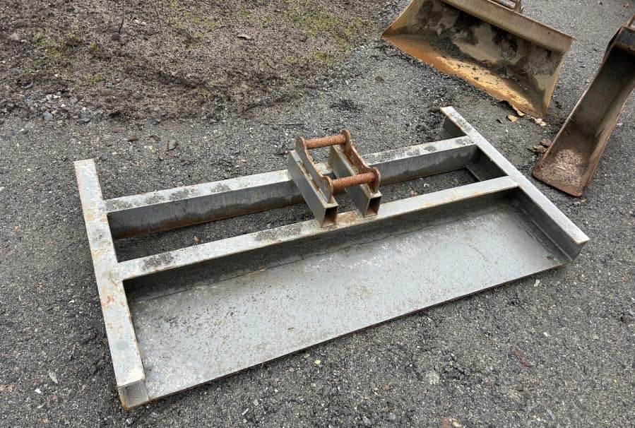 Mini pelle Bobcat E16 avec 4 godets – Image 35