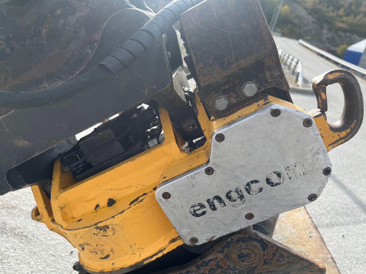 Mini pelle Caterpillar 304CR avec rotortilt et 3 godets – Image 5