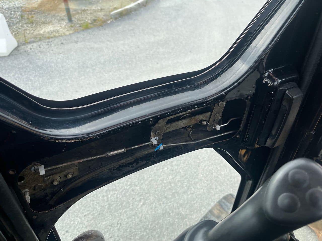 Mini pelle Caterpillar 304CR avec rotortilt et 3 godets – Image 6