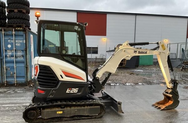 Mini pelle Bobcat E26 avec 3 godets – Image 24