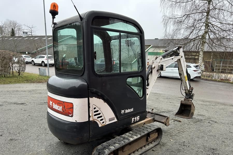Mini pelle Bobcat E16 avec 4 godets – Image 39