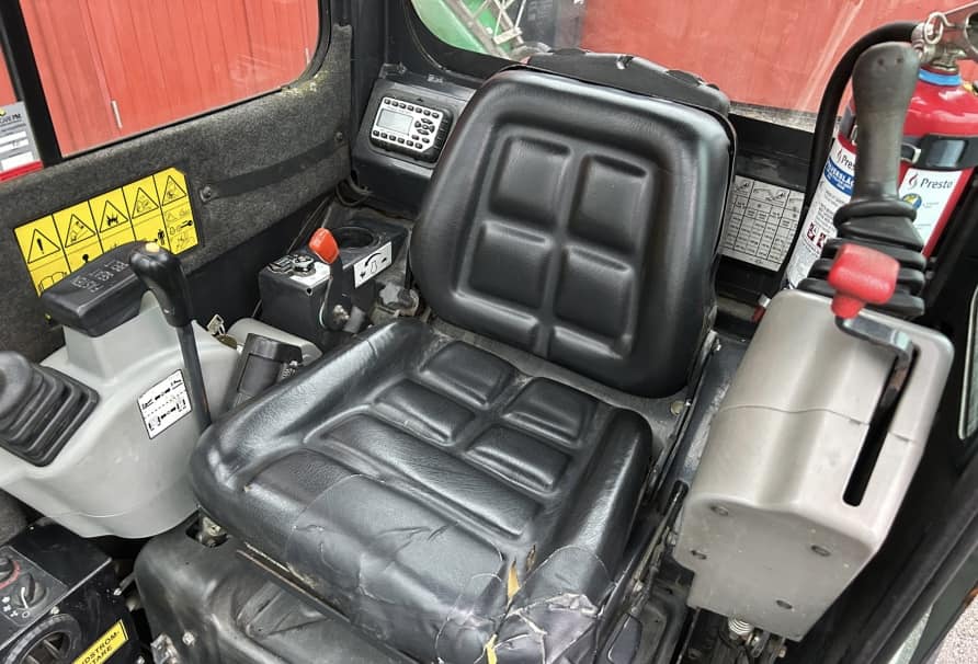 Mini pelle Bobcat E16 avec 4 godets – Image 40