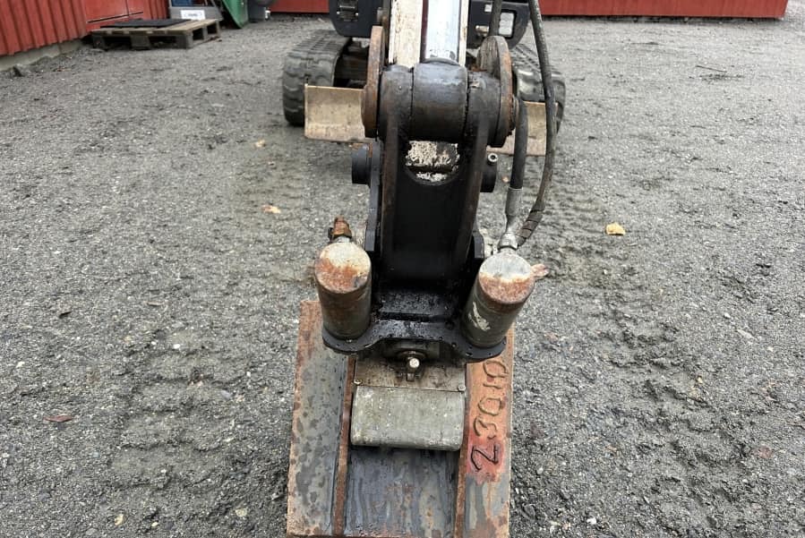 Mini pelle Bobcat E16 avec 4 godets – Image 42