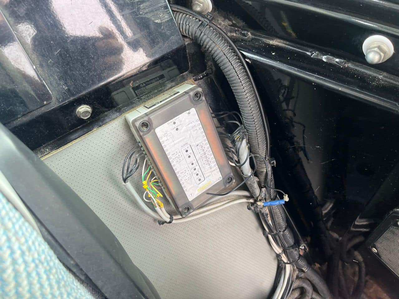 Mini pelle Caterpillar 304CR avec rotortilt et 3 godets – Image 10