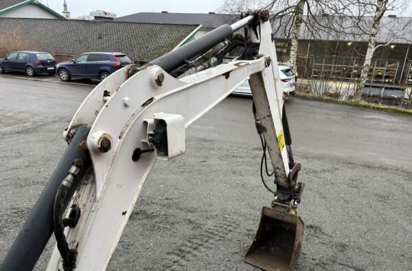 Mini pelle Bobcat E16 avec 3 godets – Image 46